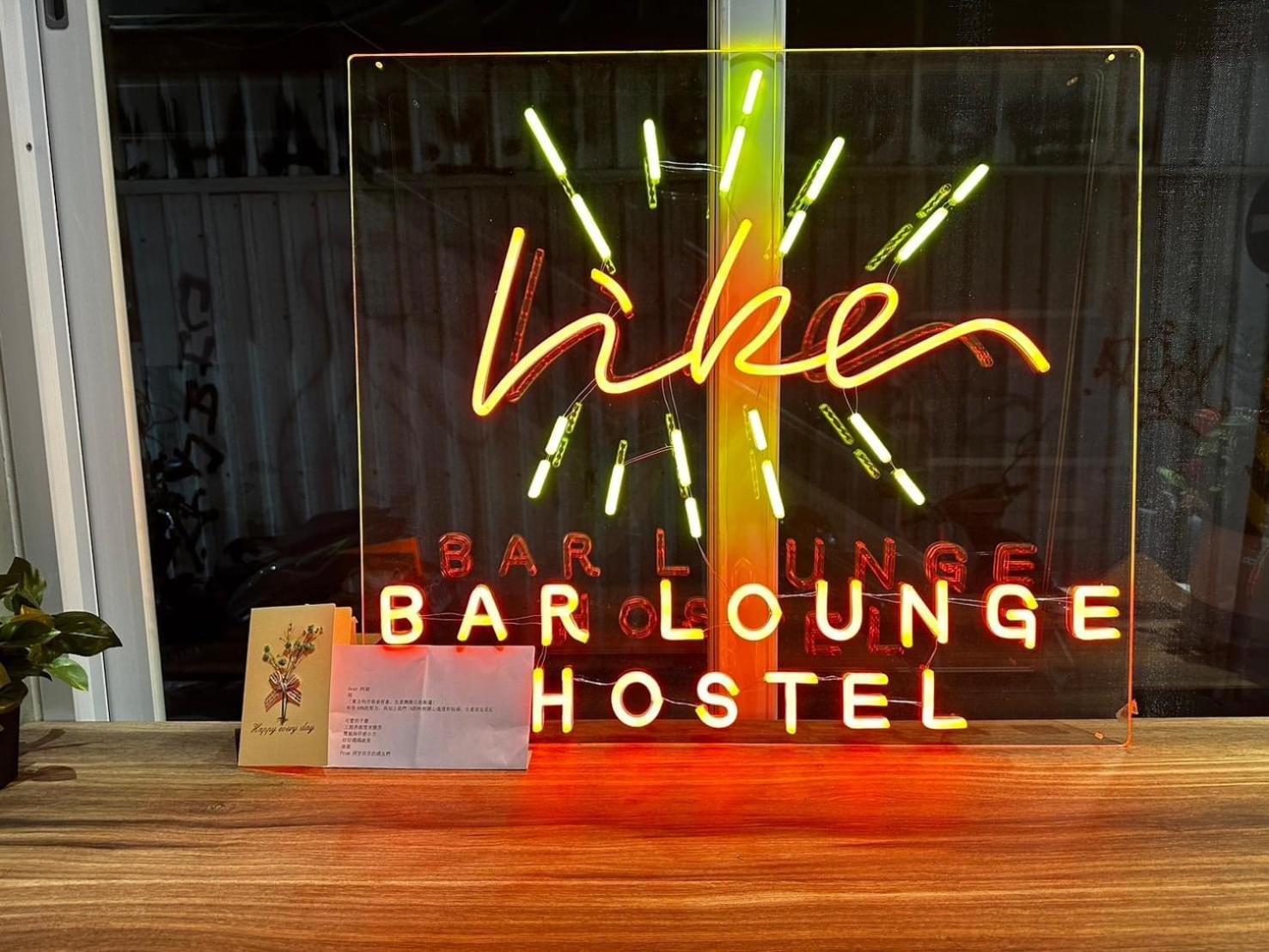 Like Hostel & Bar Lounge Kaohsiung Eksteriør billede
